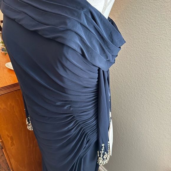 Mac Duggal gown used - Picture 12 of 14